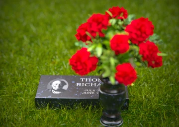 Flat Headstones: Elegance, Simplicity, and What You Need to Know