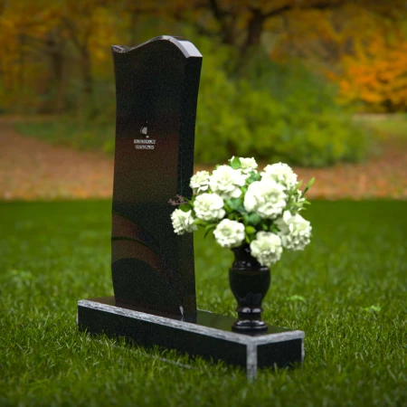 1332 - Modern Curved Memorial with Engraved Detailing - 53