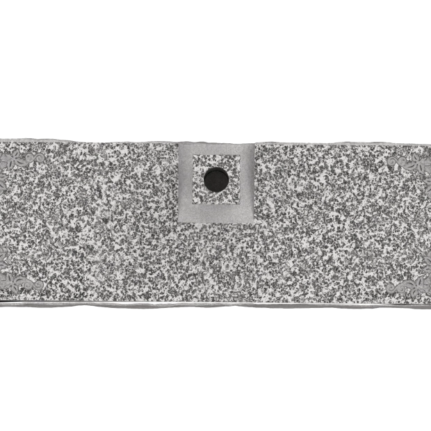 1401133 - Eleganter Schrägkopfstein mit floralen Gravuren